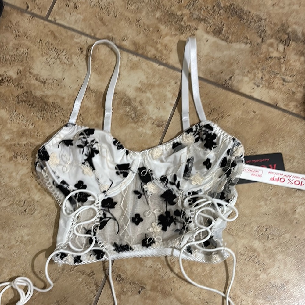 ROMWE Black and White Floral Lace Bustier